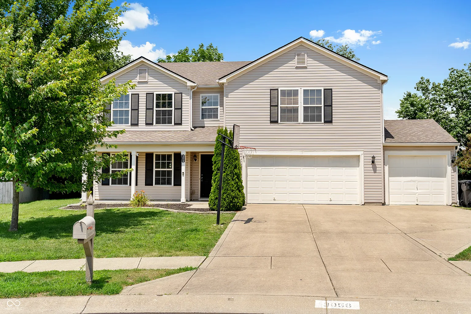 3058 McIntosh Dr photo 1