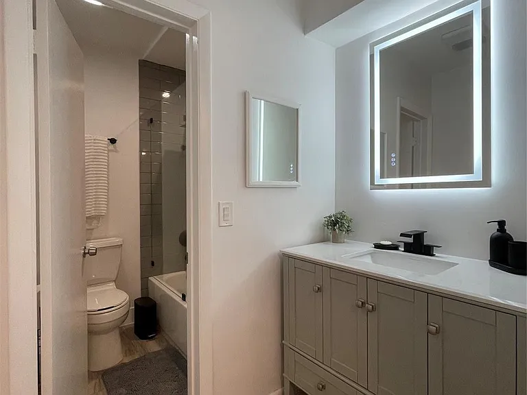 2708 NE 14th Street Cswy #2 — Photo 51