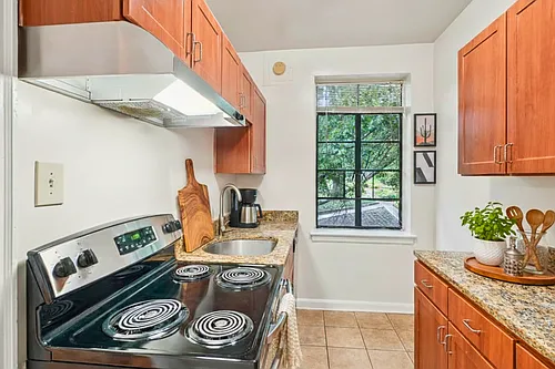 Cameron Court Apartments Photo 1