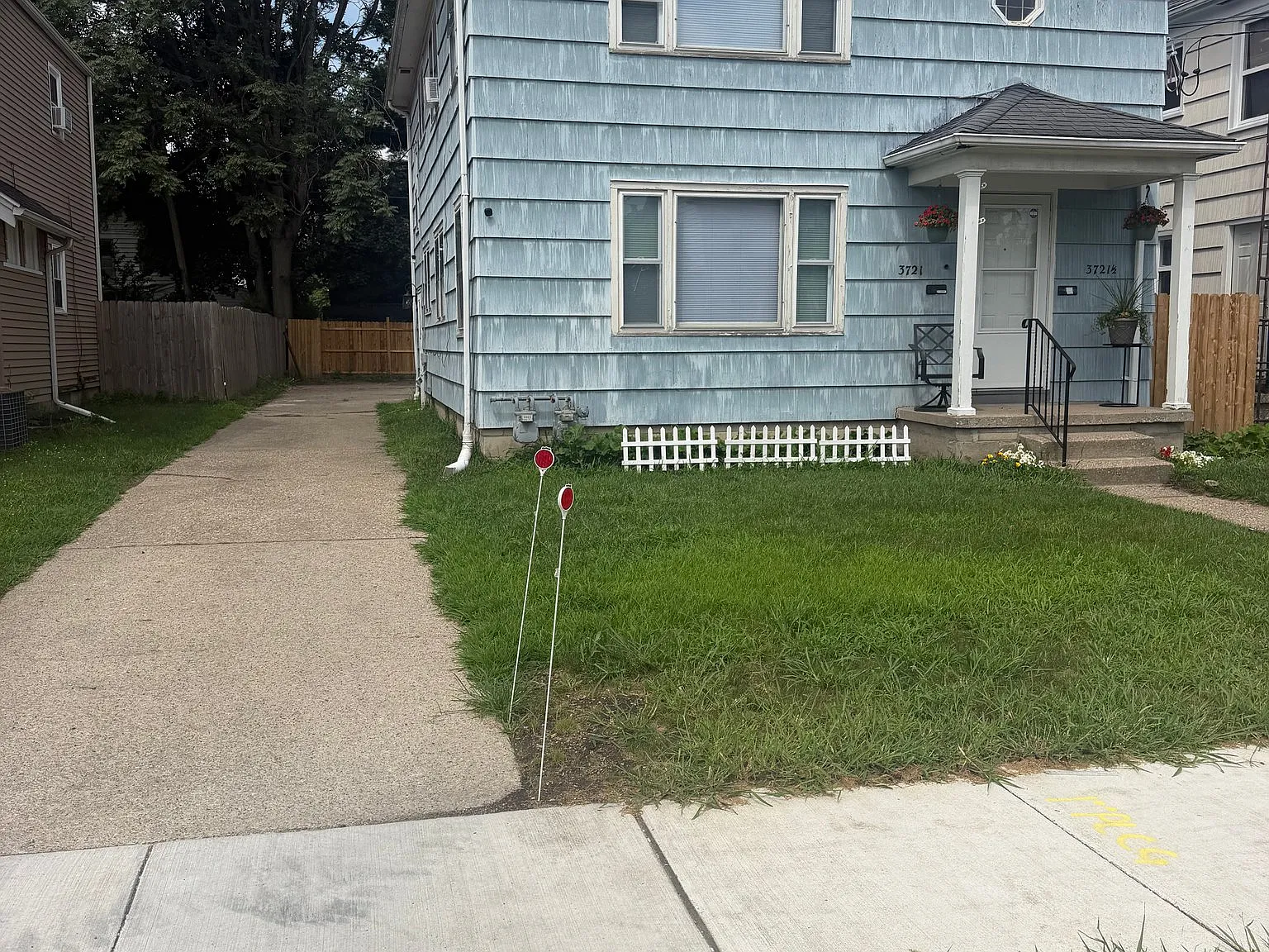 Quiet two unit duplex — Photo 2