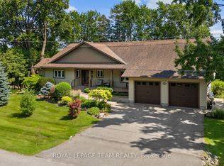 22 Honey Gables Dr, Ottawa, ON K1V 1H5