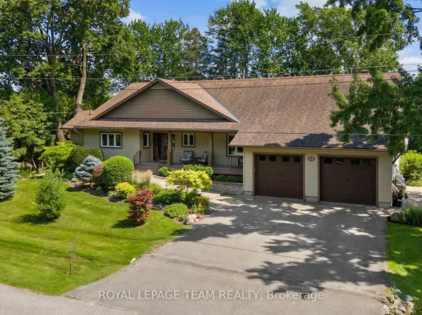 22 Honey Gables Dr, Ottawa, ON K1V 1H5