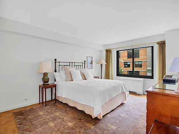 4th image of 10 E End Ave APT 4F