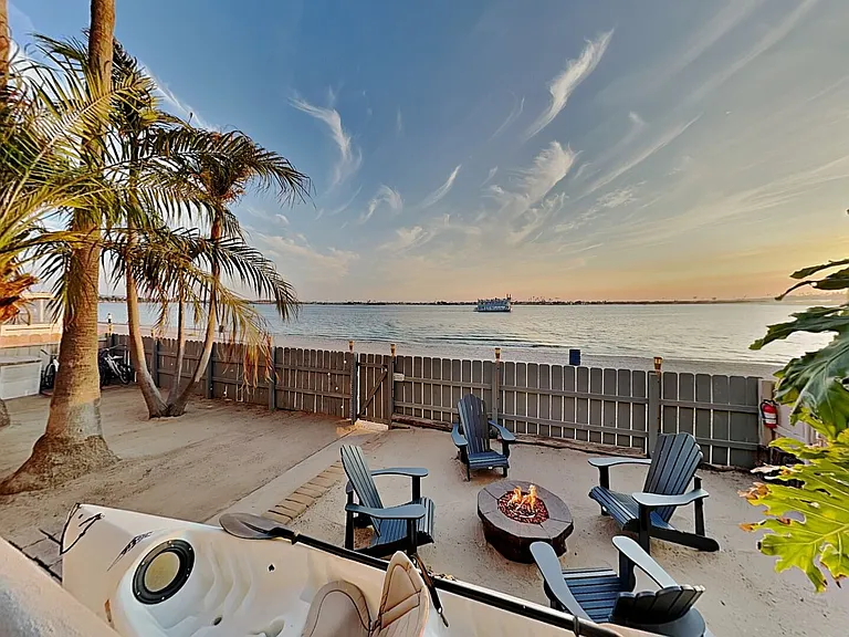 3712 Riviera Dr — Photo 26