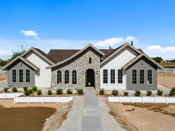 300 Roper Ln, Clint, TX 79836