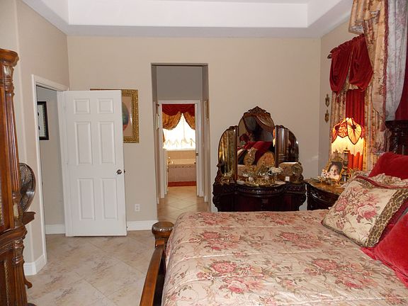 4th image of 2334 SE Heathwood Cir