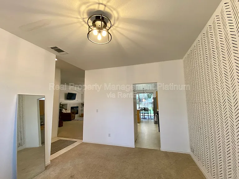 4872 N Crestmoor Ave — Photo 11