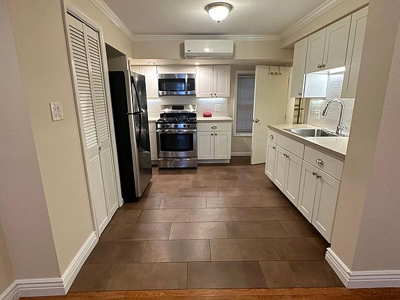 4th image of 49 Monroe Ave Floor 1
