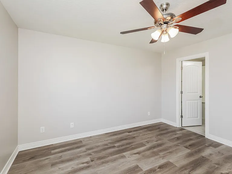 1681 E Tumwater Ln — Photo 12