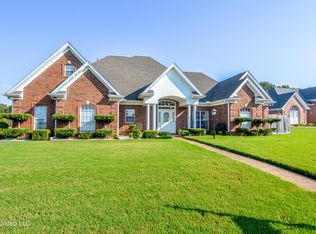 1612 Crossing Dr, Horn Lake, MS 38637