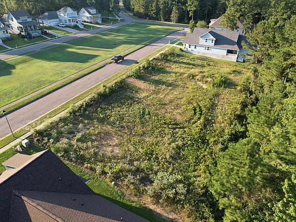 2nd image of 116 Cherry Laurel Loop