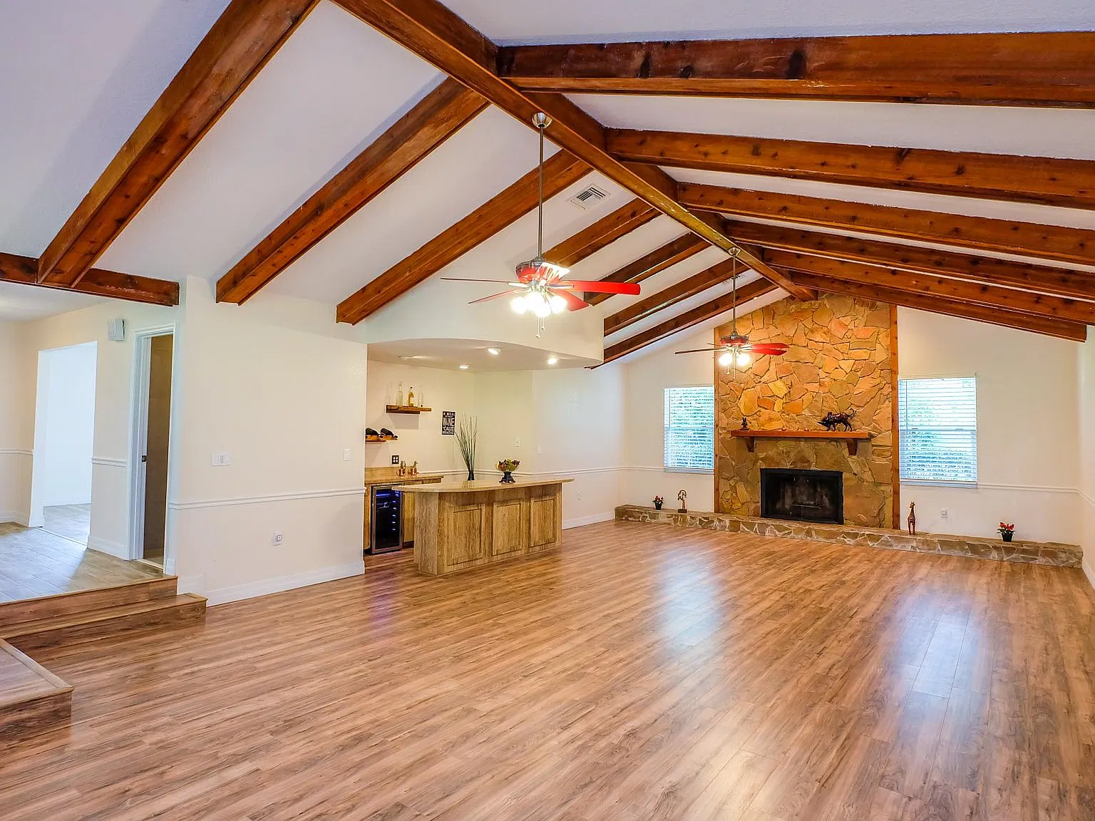 3 bed, 2.5 bath, 3332 sqft, $3,300 — Photo 3