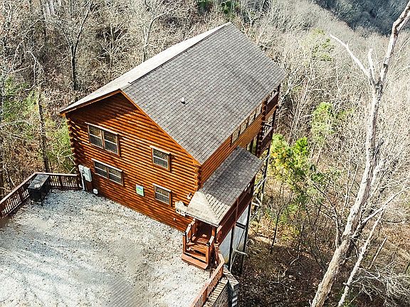 3rd image of 2131 Paradise View Way