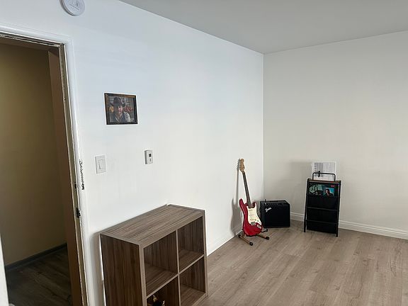 3rd image of 8616 Holloway Dr #106
