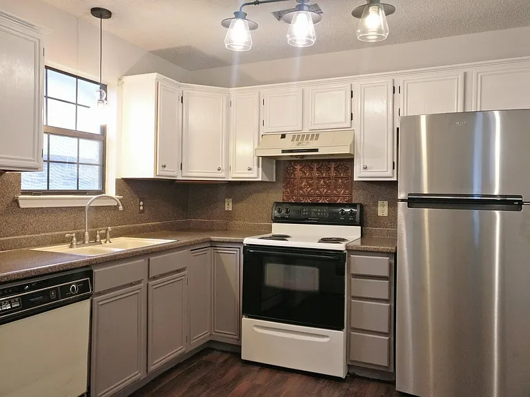 304 Texas St — Photo 3