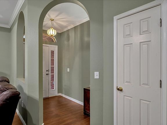 3rd image of 1003 Augusta Dr
