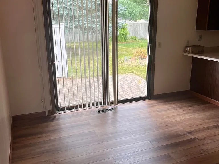 218-220 Lyndhurst Dr — Photo 11