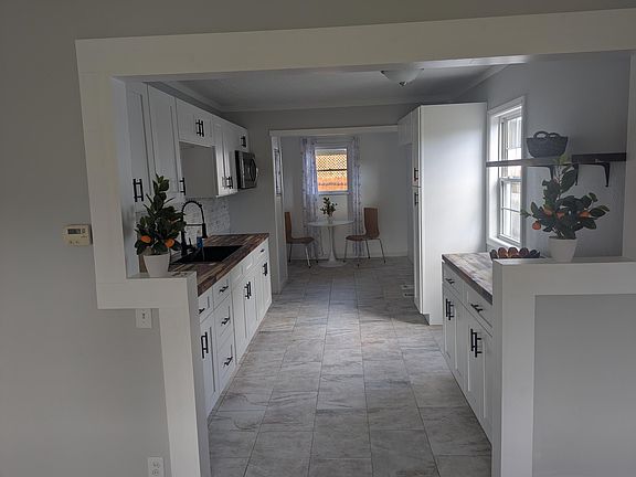 2nd image of 213 Cedarbrook Dr