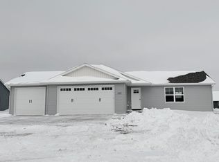 2034 Red Fox Ln, Kaukauna, WI 54130