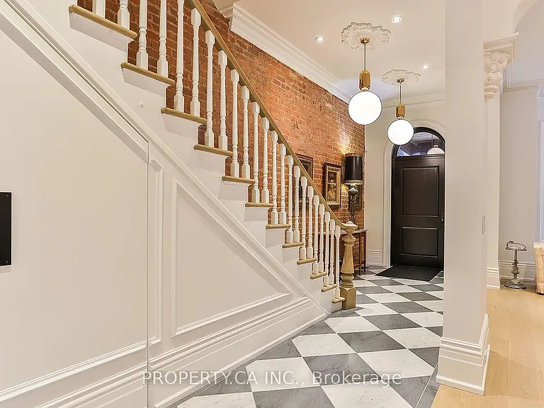 38 Beaconsfield Ave #MAIN HOUSE — Photo 16