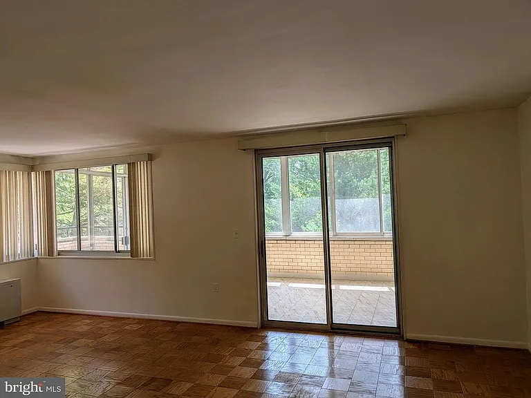 10401 Grosvenor Pl #310 — Photo 30
