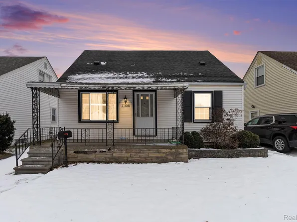 21108 Bon Heur St, Saint Clair Shores, MI 48081