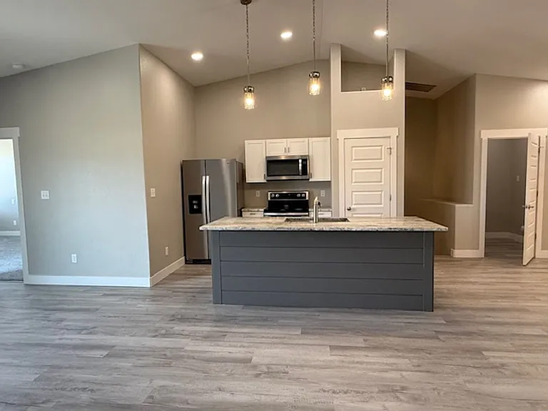585 N Grand Falls Ct #C — Photo 4