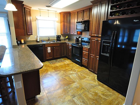 5th image of 256 Westshore Point