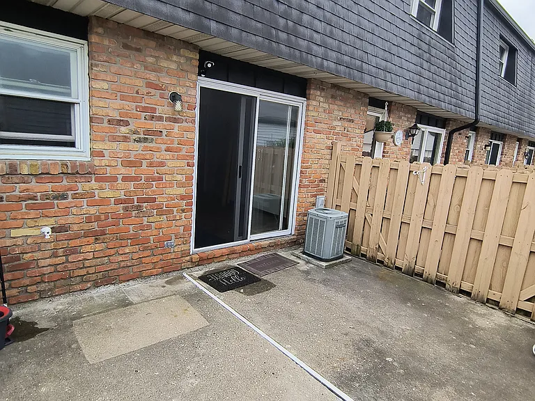 1919 Canterbury Dr — Photo 21