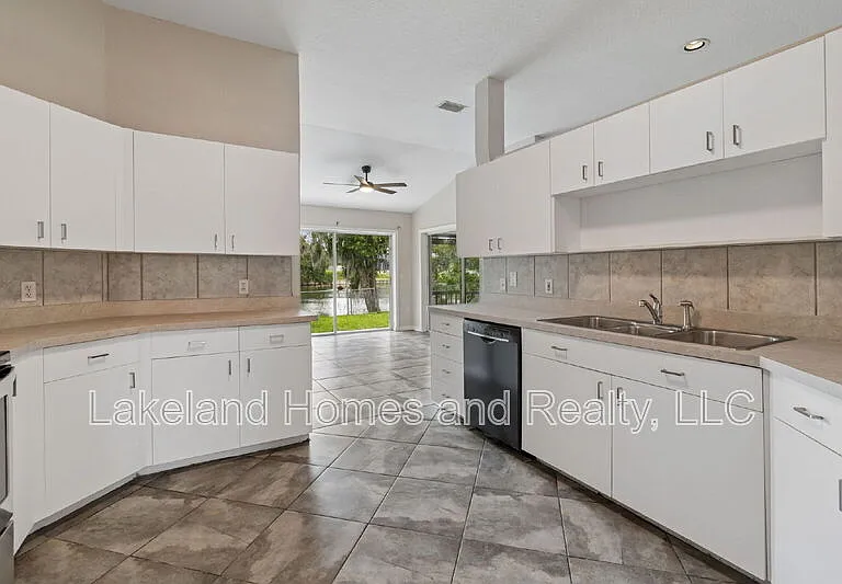 95 Woodside Dr — Photo 24