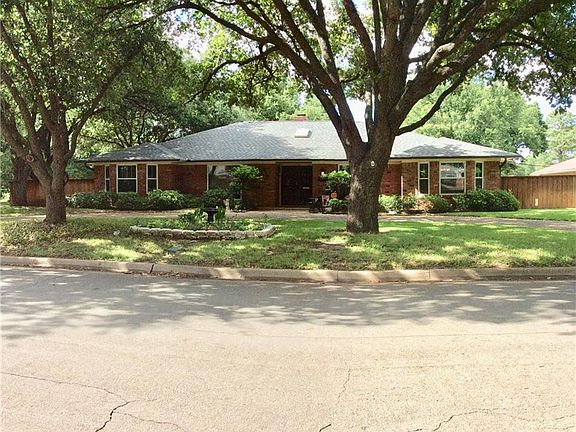2nd image of 1715 Wellington Ct