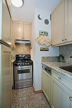 5th image of 1329 2nd Ave #10V