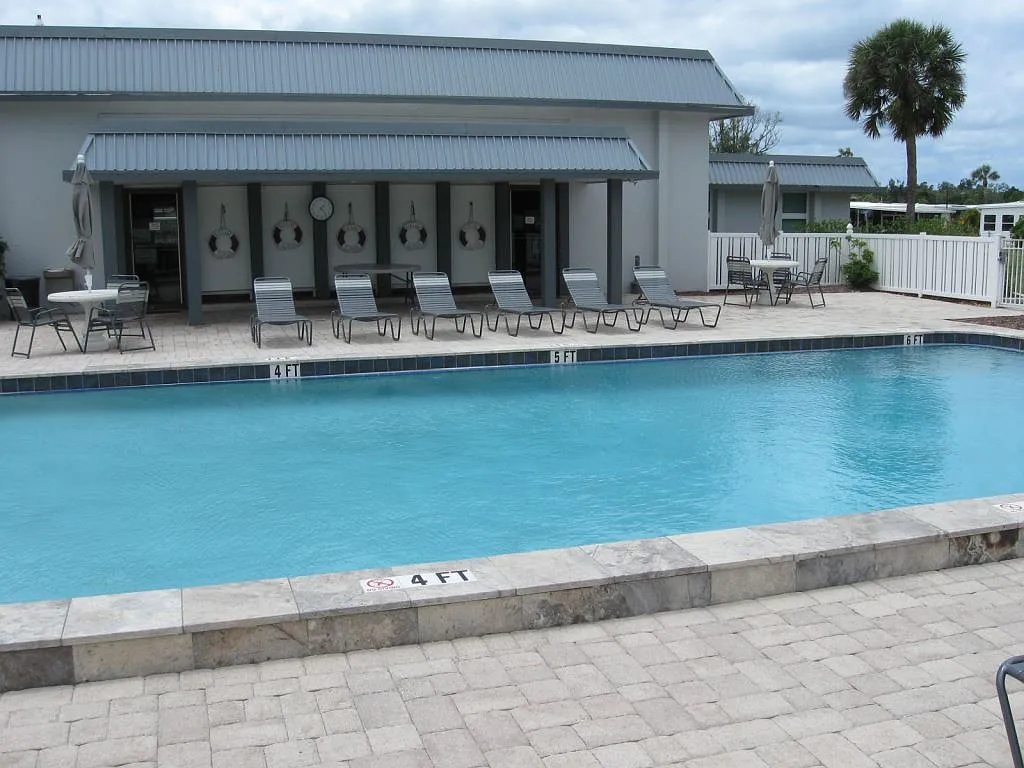2 bed, 2.0 bath, 1290 sqft, $1,599 — Photo 2