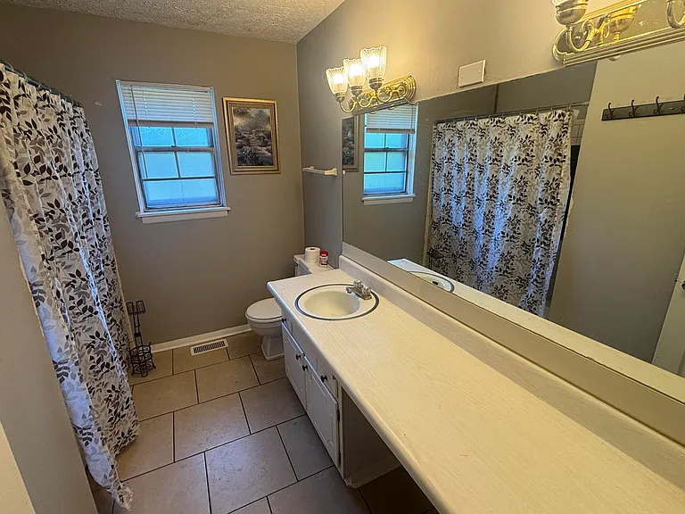 1725 Scarbrough Ct — Photo 7