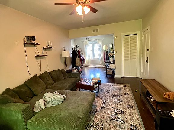 3rd image of 3709 N Hoyne Ave