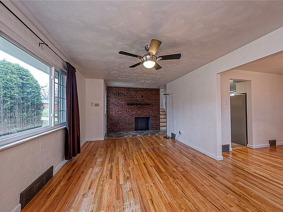 3rd image of 4798 Oakridge Dr