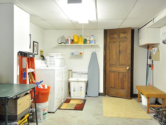MudRoom~Walk In frm driveway