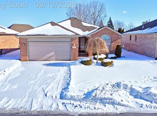 46536 Red River Dr, Macomb, MI 48044