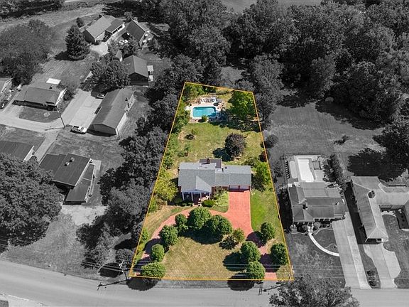 3rd image of 2940 Fairview Ave