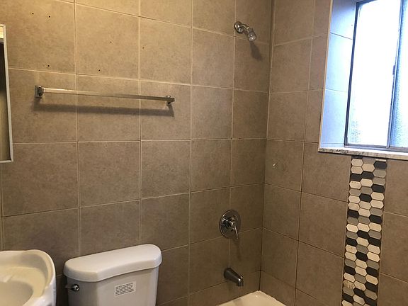5th image of 48 Carteret St APT 3