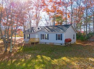 1960 Hanging Rock Rd, Spruce Pine, NC 28777
