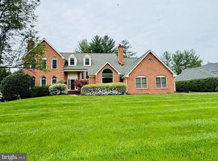 9706 Middleton Ridge Rd, Vienna, VA 22182