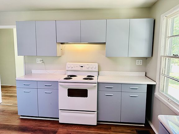 5th image of 349 Grace Dr