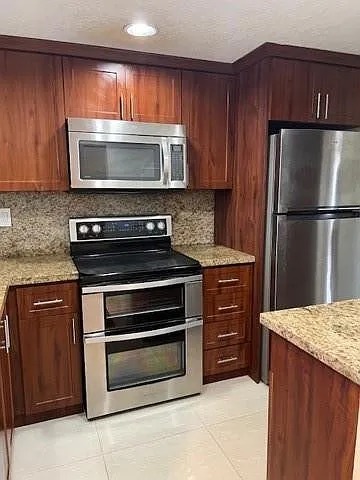 2 bed, 1.5 bath, 812 sqft, $1,800 — Photo 4