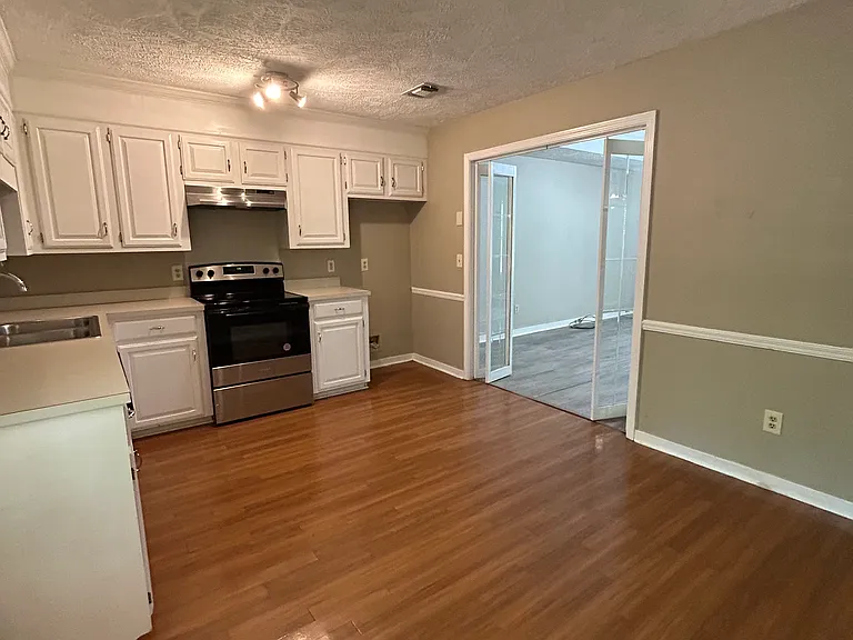 125 Oakwood Dr — Photo 6