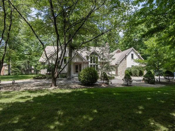 108 Pinehurst Ave, Fishers, IN 46037