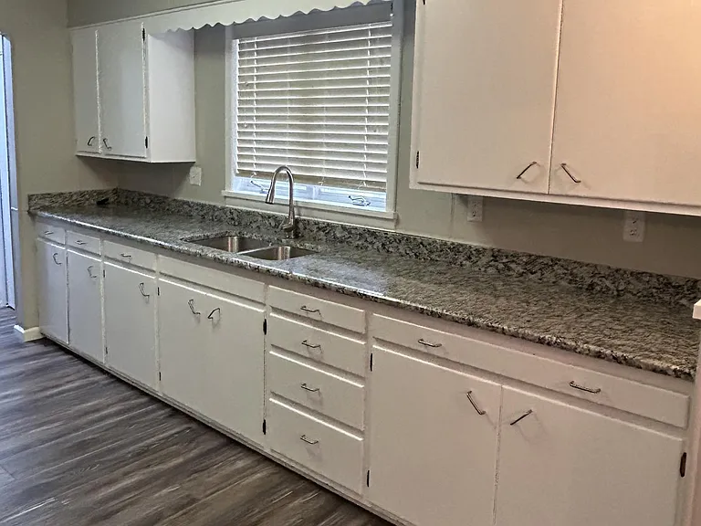 200 W Ash St — Photo 8