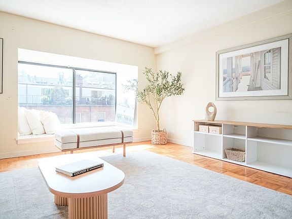4th image of 357 Commercial St APT 516