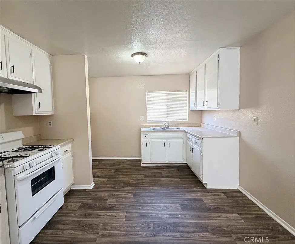2 bed, 800 sqft, $2,100 — Photo 1