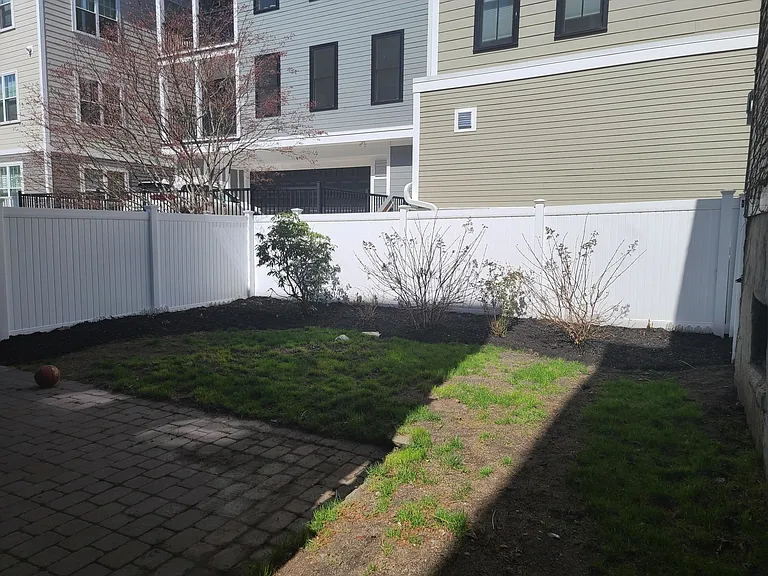 216 W 9th St #1 — Photo 24